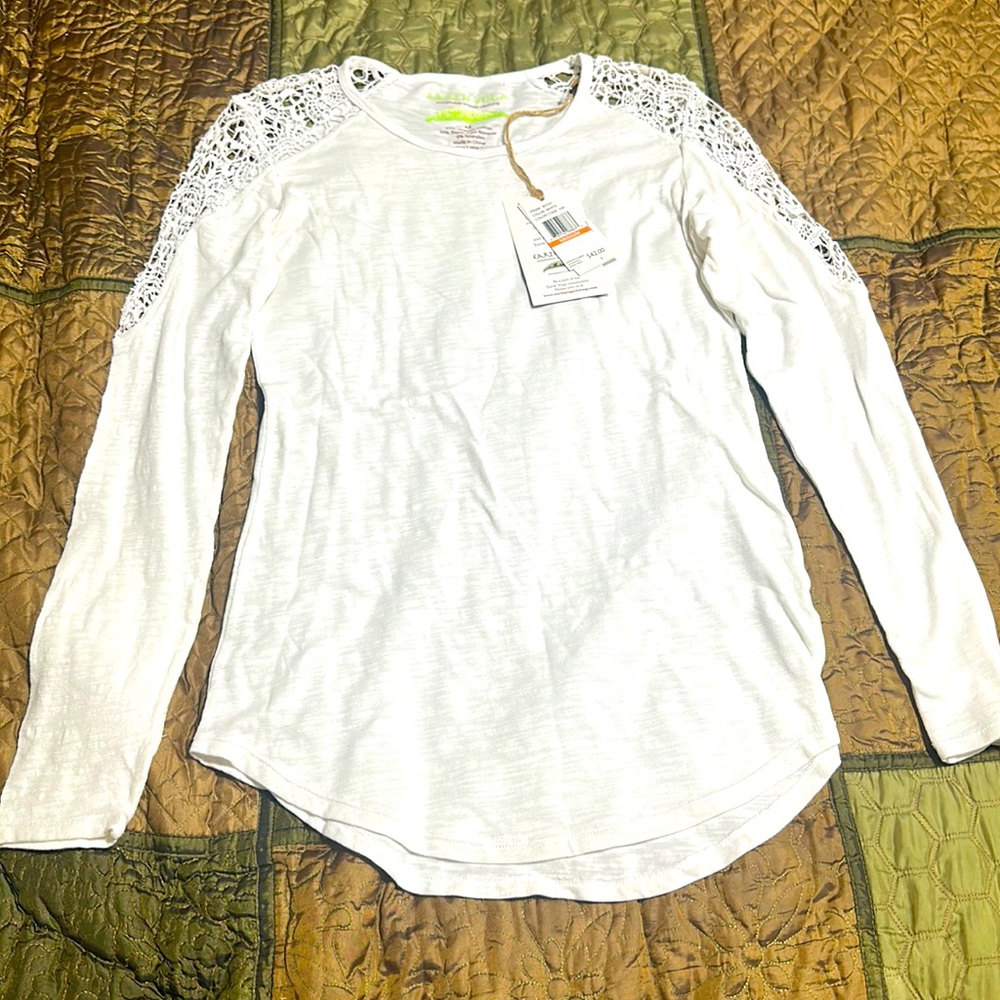Women’s white top size M with tags